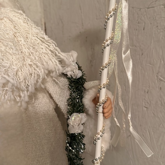 White Wonderland Tree Topper or centerpiece - Picture 4 of 5